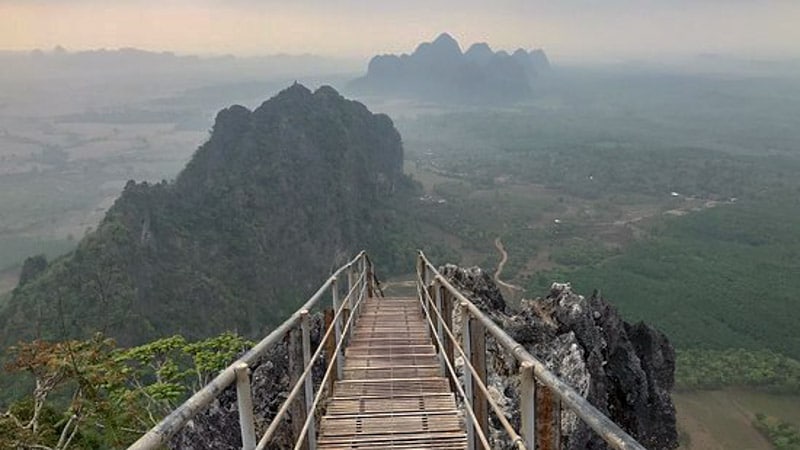 taung wine pagoda en hpa an, myanmar