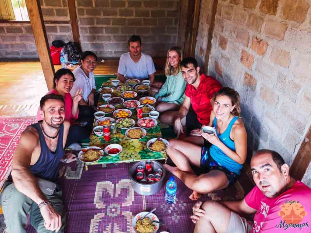 comida en el trekking al lago inle