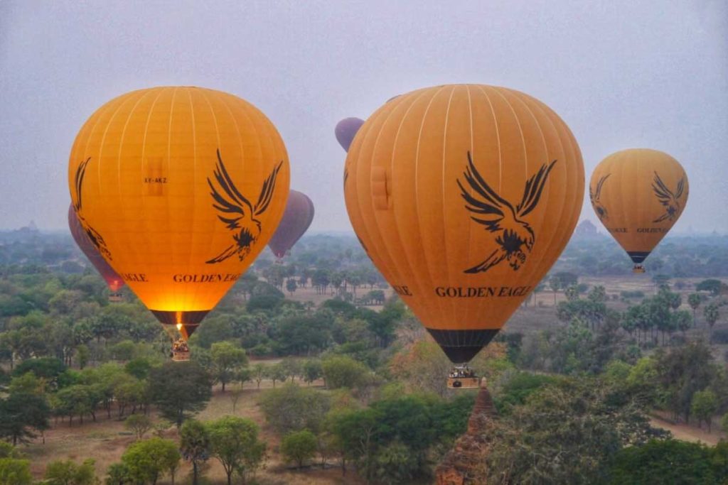 montar en globo en bagan, myanmar